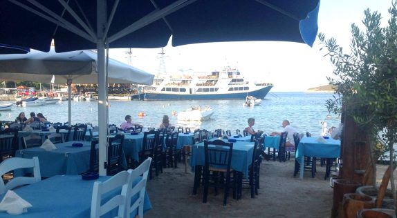 Aristos fish restaurant on the sand and the port