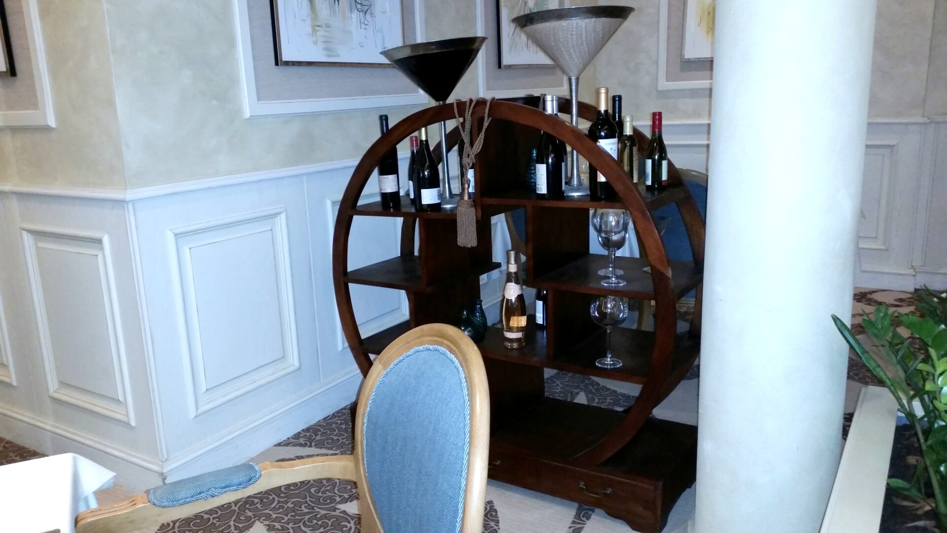 Decoration at Salini by placescases.com