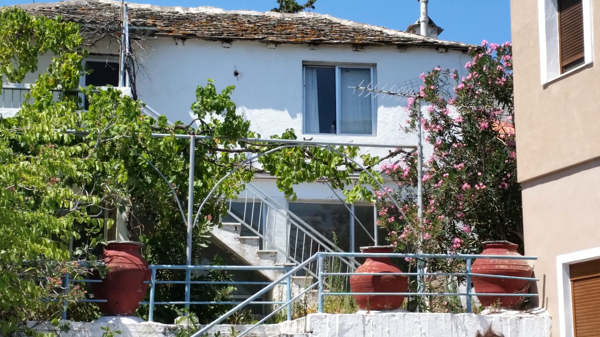 Nice houses at Theologos by placescases