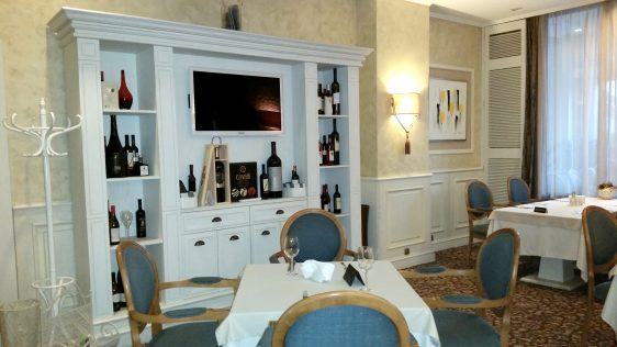 Stylish interior at Salini by placescases.com
