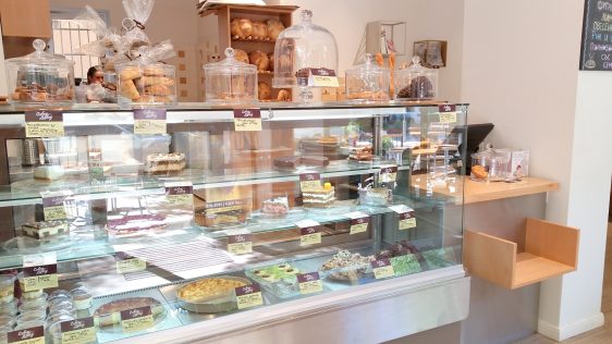 Tempting show case of Cakey Bakey by placescases.co