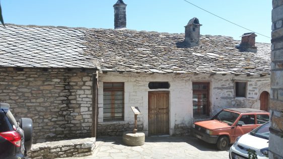 The streets and houses of Theologos by placescases.com