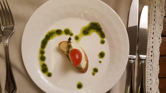 Малък комплимен от ресторанта на хотел Мидалидаре/ A small compli