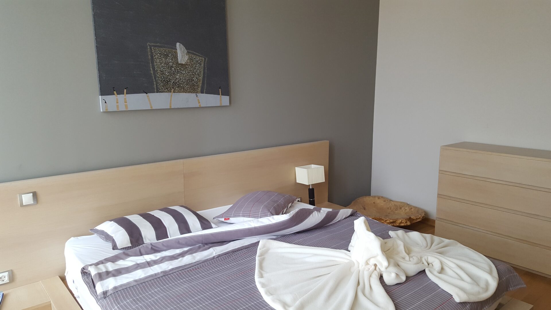 Спалня в къщата за гости на Мидалидаре/ Bedroom at guest house winery 1 Midalidare Estate by placescases.com