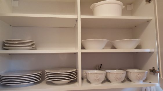 Мидалидаре къща за гости/Cute plates in the guest house Midalidare Hotel by placescases.com