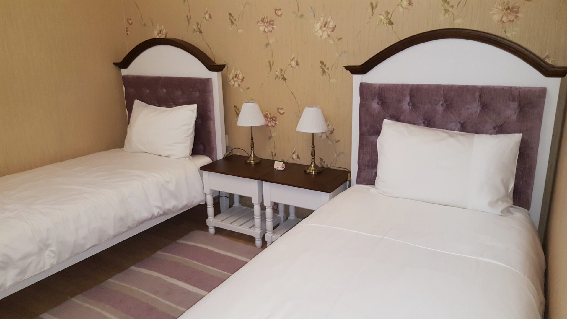 Мидалидаре къща за гости/Double room in the guest house Midalidare Hotel by placescases.com