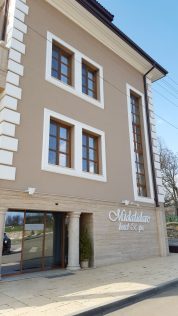 Old school building of Midalidare Hotel by placescases.com