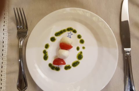 Ресторант Мидалидаре/Pre-dinner compliment at Midalidare restaurantby placescases.com