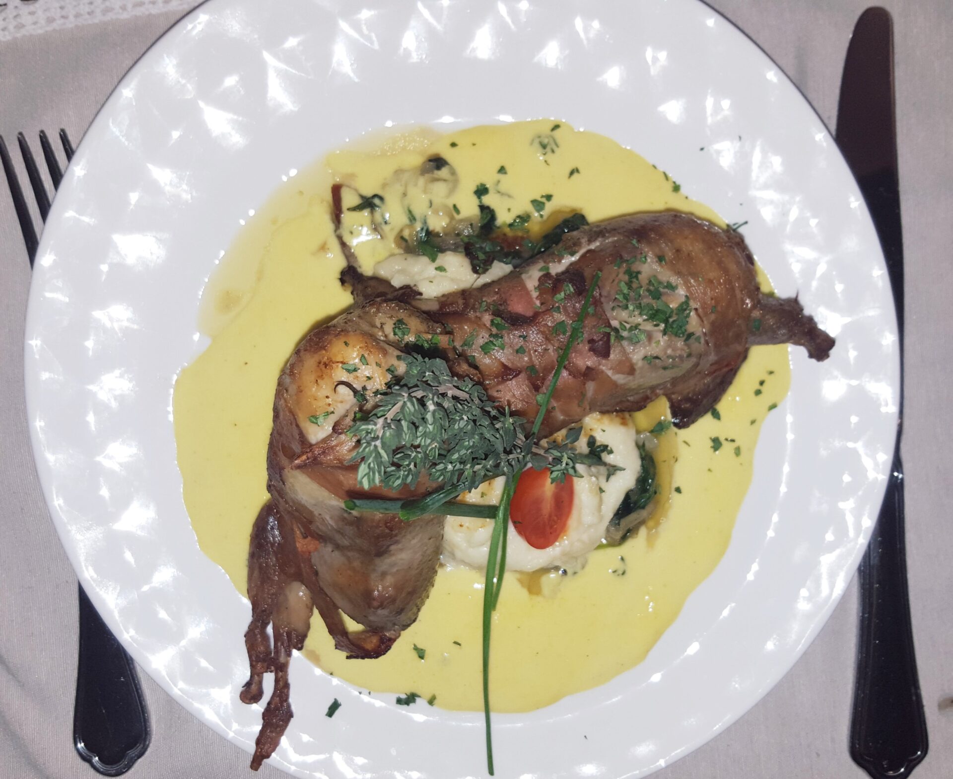 Пъдпъдък в ресторант Мидалидаре/Quail at the restaurant Midalidare Hotel by placescases.com