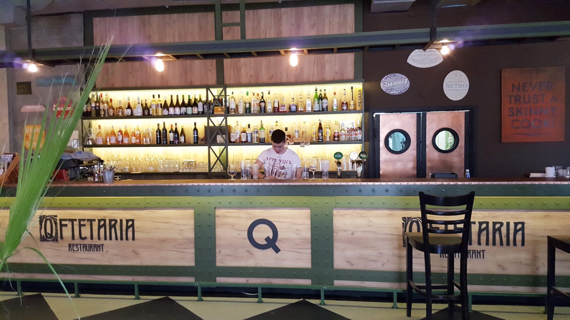The bar at Q-ftetaria by placescases.com