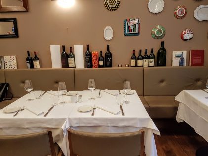 Table at restaurant Apetit, placescases.com