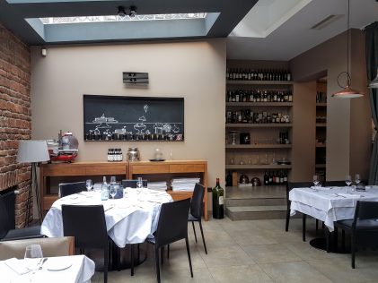 Table at restaurant Apetit, placescases.com