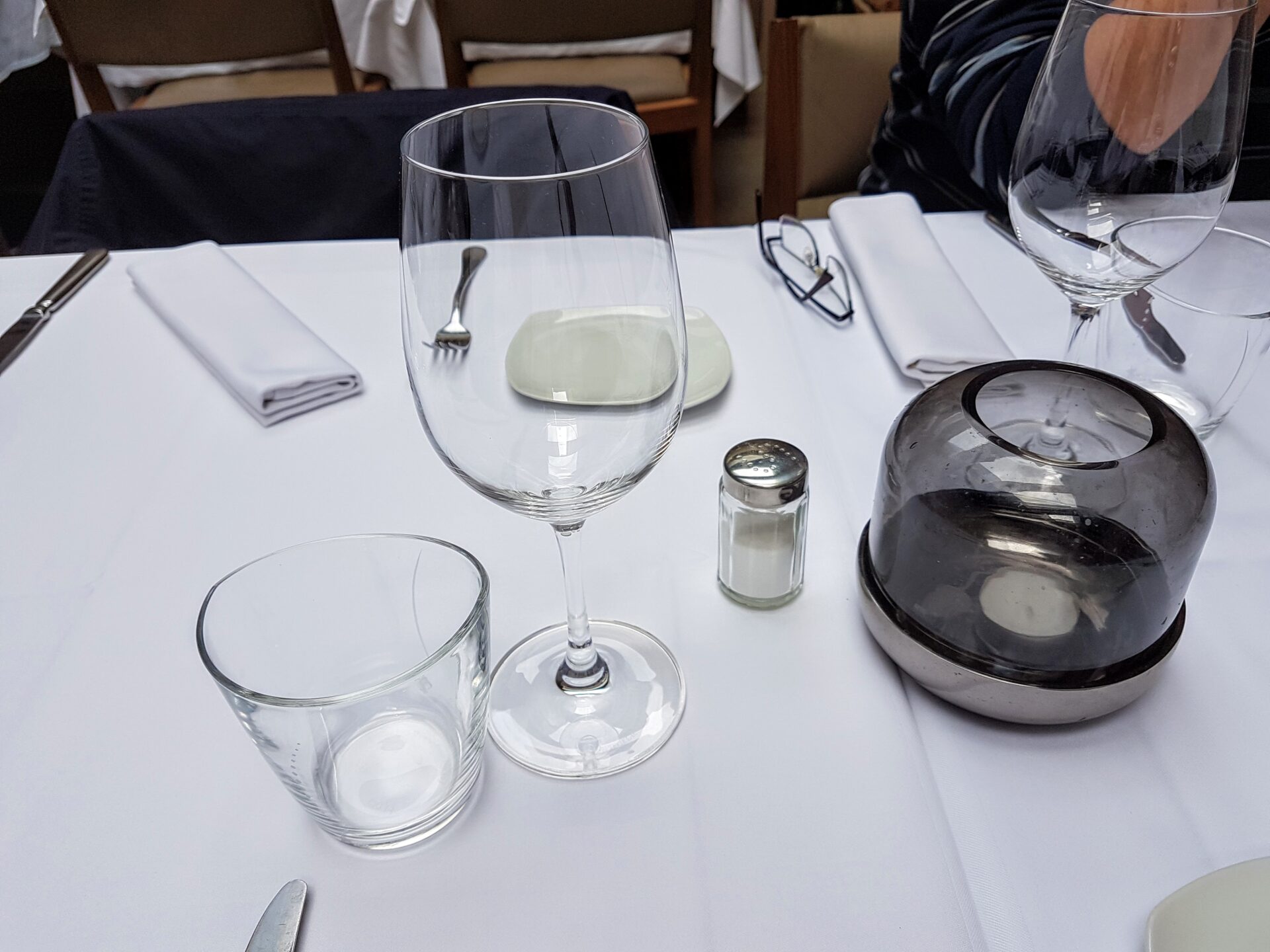 Table at restaurant Apetit, placescases.com