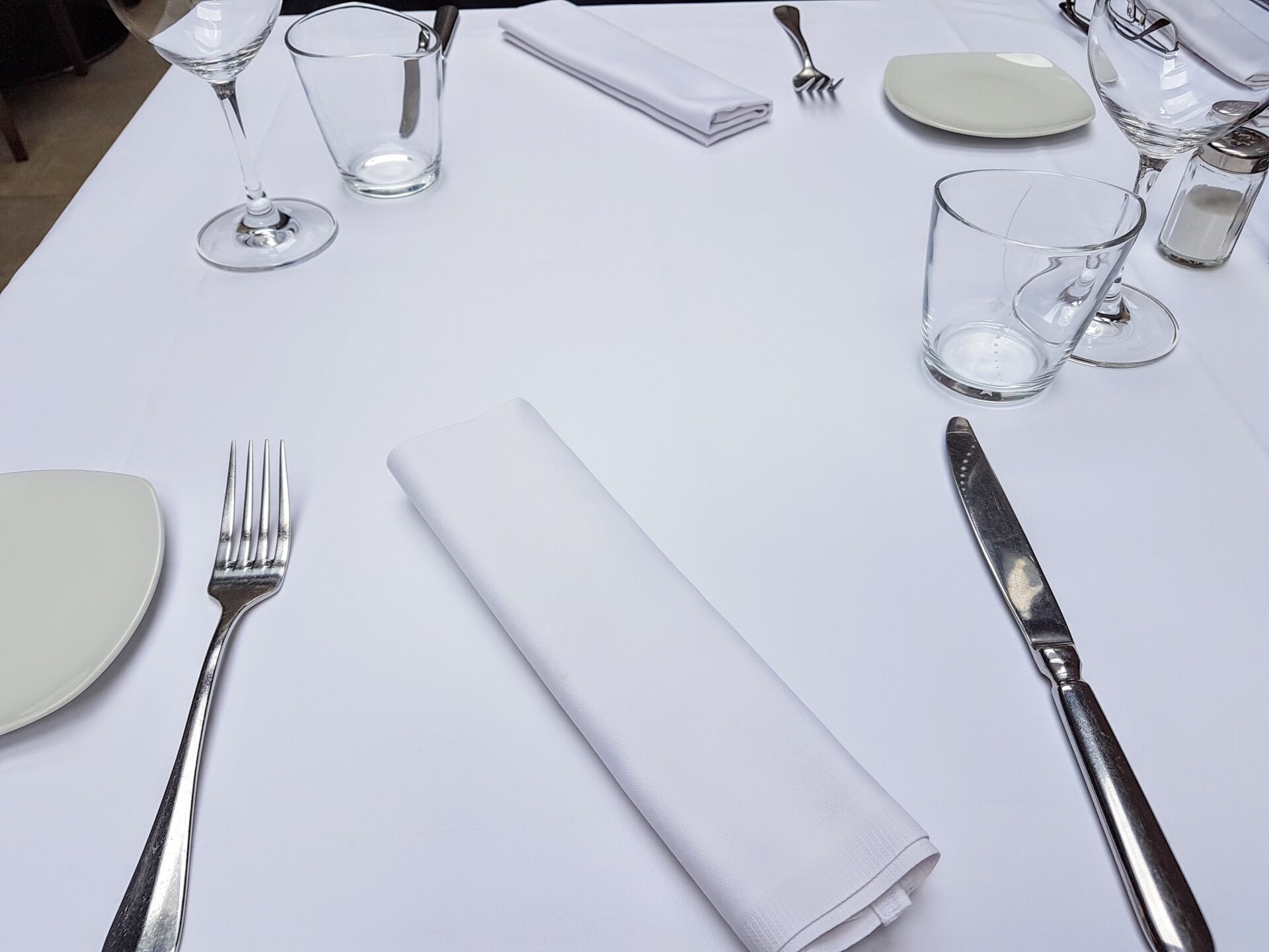 Table at restaurant Apetit, placescases.com