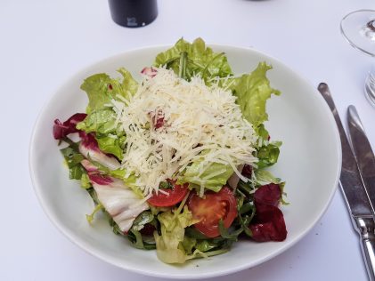 Salad at restaurant Apetit, placescases.com