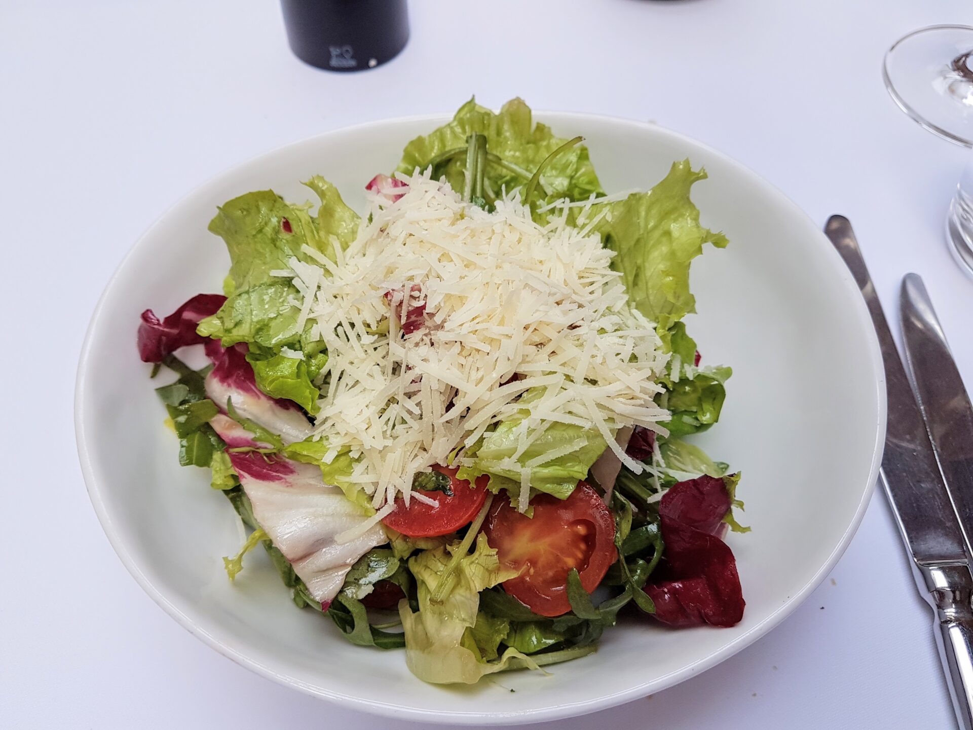Salad at restaurant Apetit, placescases.com